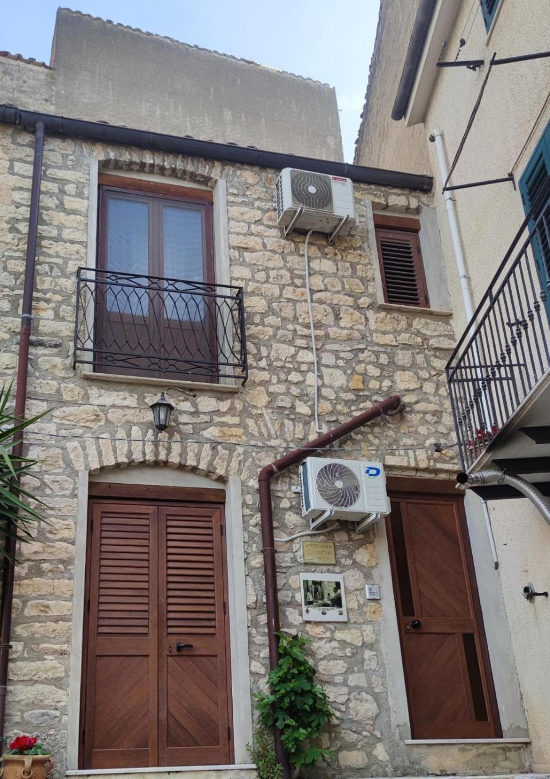 Affittacamere La Cartiera Palazzo Adriano Exterior photo